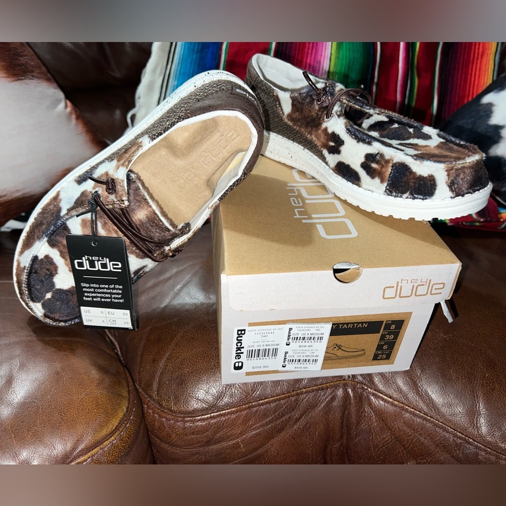 LIMITED EDITION! BUCKLE EXCLUSIVE! HEYDUDE COW PRINT !